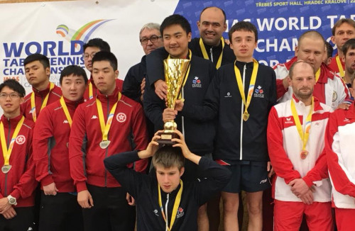 Antoine Zhao se met à table